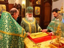 Митрополит Истринский Арсений совершил Божественную литургию в храме преподобного Алексия, человека Божия, в Красном селе