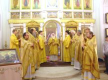 Митрополит Истринский Арсений возглавил торжества по случаю престольного праздника храма святителей Афанасия и Кирилла на Сивцевом Вражке