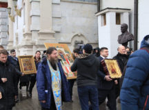 На всех железнодорожных вокзалах столицы совершен молебен о мире