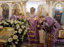 Архиерейское служение на московском подворье Покровского монастыря в день престольного праздника