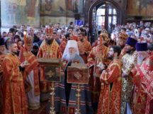 Архиерейское служение в Неделю Жен-мироносиц в Успенском соборе Московского Кремля