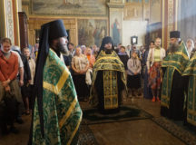 Сотни верующих поклонились старинной иконе преподобных Сергия и Германа Валаамских