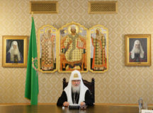 Святейший Патриарх Кирилл призвал старшее поколение становиться друзьями молодым людям