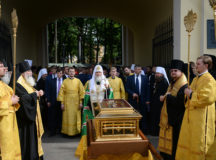 Члены Священного Синода выразили надежду, что пребывание мощей святителя Николая в России будет способствовать духовному укреплению паствы Русской Православной Церкви