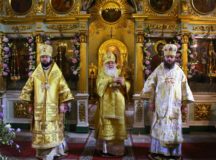 Митрополит Истринский Арсений совершил Литургию в храме Рождества Иоанна Предтечи на Пресне