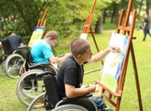 Кто протянет руку инвалиду?