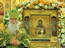 Епископ Дмитровский Феофилакт возглавил Литургию в храме преподобной Евфросинии Московской в Котловке в день престольного праздника