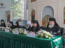 Игумены и игумении московских монастырей принимают участие в работе круглого стола «Особенности устроения монашеской жизни в городских монастырях»