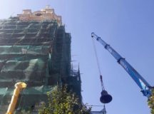 На колокольню Новоспасского монастыря подняли 16-тонный Романовский колокол
