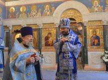 Митрополит Волоколамский Иларион вручил первый в истории современной России признаваемый государством диплом кандидата теологии