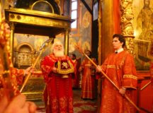 В праздник Собора Архистратига Божия Михаила митрополит Истринский Арсений совершил Литургию в Архангельском соборе