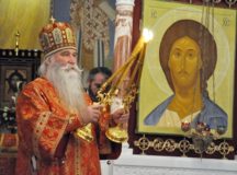 Епископ Дмитровский Феофилакт совершил Литургию в храме Покрова Пресвятой Богородицы в Ясеневе