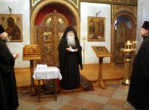 Епископ Дмитровский Феофилакт вручил церковные награды духовенству Юго-Западного викариатства