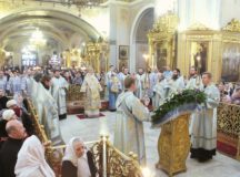 В праздник Сретения Господня митрополит Истринский Арсений совершил Литургию в Богоявленском кафедральном соборе