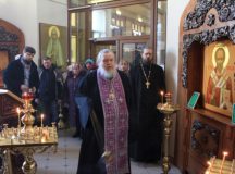На Киевском вокзале совершена заупокойная лития по погибшим в трагедии в Кемерово