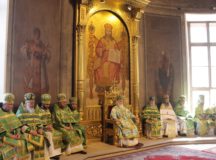 В день памяти прп. Арсения Коневского митрополит Истринский Арсений совершил Литургию в храме свт. Мартина исповедника