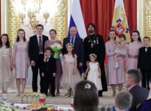 Президент России наградил орденом «Родительская слава» семью многодетного московского клирика