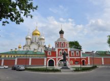 Девять зданий, входящих в ансамбль Зачатьевского монастыря, переданы Церкви