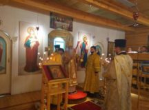 Епископ Дмитровский Феофилакт совершил Литургию в храме священномученика Вениамина, митрополита Петроградского и Гдовского, в Зюзине