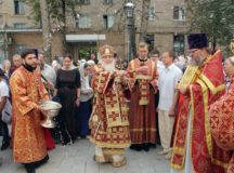 Митрополит Истринский Арсений возглавил престольные торжества в храме святых мучеников Флора и Лавра на Зацепе