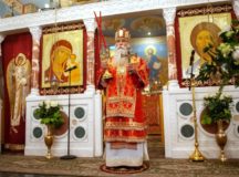 Епископ Дмитровский Феофилакт совершил Литургию в храме Покрова Пресвятой Богородицы в Ясеневе в день престольного праздника