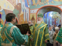 Митрополит Истринский Арсений освятил престол в честь праведного Алексия и сщмч. Сергия Мечевых в Никольском храме в Кленниках