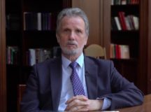 «Человек, который не думает, противоречит своей собственной природе»