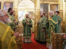 Архиерейское богослужение состоялось в храме Живоначальной Троицы на Пятницком кладбище