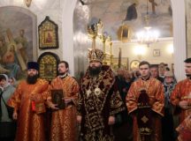 Архиепископ Егорьевский Матфей совершил Литургию в храме Рождества Пресвятой Богородицы во Владыкине