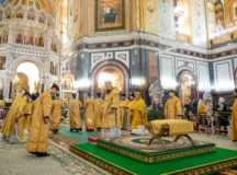 В праздник Обрезания Господня митрополит Воскресенский Дионисий совершил Литургию в Храме Христа Спасителя