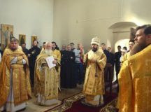 Митрополит Волоколамский Иларион совершил Литургию древнерусским чином в храме Покрова Пресвятой Богородицы в Рубцове
