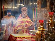 В Храме Христа Спасителя совершена Пасхальная великая вечерня