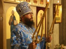 В строящемся храме Казанской иконы Божией Матери в Лосиноостровской совершена первая Литургия