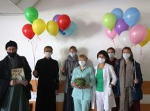 Православные волонтеры из Москвы доставили подарки в больницы Северодвинска и Архангельска