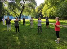 При поддержке Комиссии по вопросам физической культуры и спорта проводятся занятия для пенсионеров