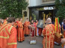 Митрополит Волоколамский Иларион совершил Литургию в храме Воскресения Словущего в Даниловской Слободе