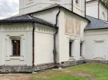Началась реставрация храма Ризоположения Пресвятой Богородицы в Леонове
