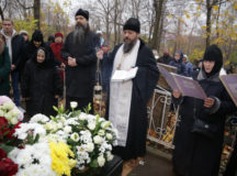 Наместник Иосифо-Волоцкого монастыря совершил панихиду на могиле митрополита Питирима (Нечаева) в годовщину кончины владыки