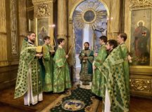 В день памяти прп. Варлаама Хутынского митрополит Иларион совершил Литургию в храме иконы Божией Матери «Всех скорбящих Радость» на Большой Ордынке