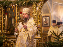 Митрополит Воскресенский Дионисий совершил Литургию в храме мученика Иоанна Воина на Якиманке