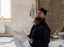 Игумен Петр (Еремеев): В слое мусора мы нашли части надгробий родственников Петра I