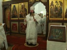 В праздник Крещения Господня епископ Наро-Фоминский Парамон совершил Литургию в храме Живоначальной Троицы в Хорошеве