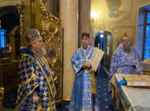 В праздник Сретения Господня митрополит Астанайский Александр совершил Литургию в храме на Миусском кладбище