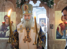 Архиепископ Каширский Феогност совершил Литургию в Сретенском храме Донского монастыря