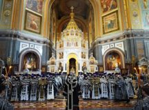 В Великий Понедельник митрополит Воскресенский Дионисий совершил Литургию в Храме Христа Спасителя