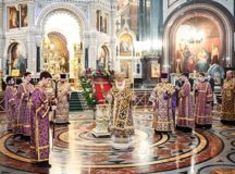 В канун Недели Крестопоклонной Святейший Патриарх Кирилл совершил всенощное бдение в Храме Христа Спасителя