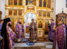 Митрополит Белгородский Иоанн совершил Литургию в храме свт. Николая Мирликийского в Отрадном