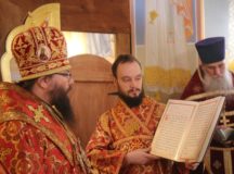 В день Радоницы архиепископ Матфей совершил Литургию в храме Архангела Гавриила на Старо-Марковском кладбище