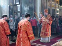 Митрополит Воскресенский Дионисий совершил Литургию в храме пророка Илии в Обыденском переулке