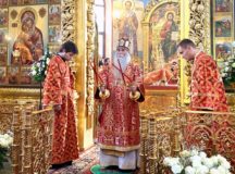 Епископ Мытищинский Феофилакт совершил Литургию в храме преподобной Евфросинии Московской в Котловке